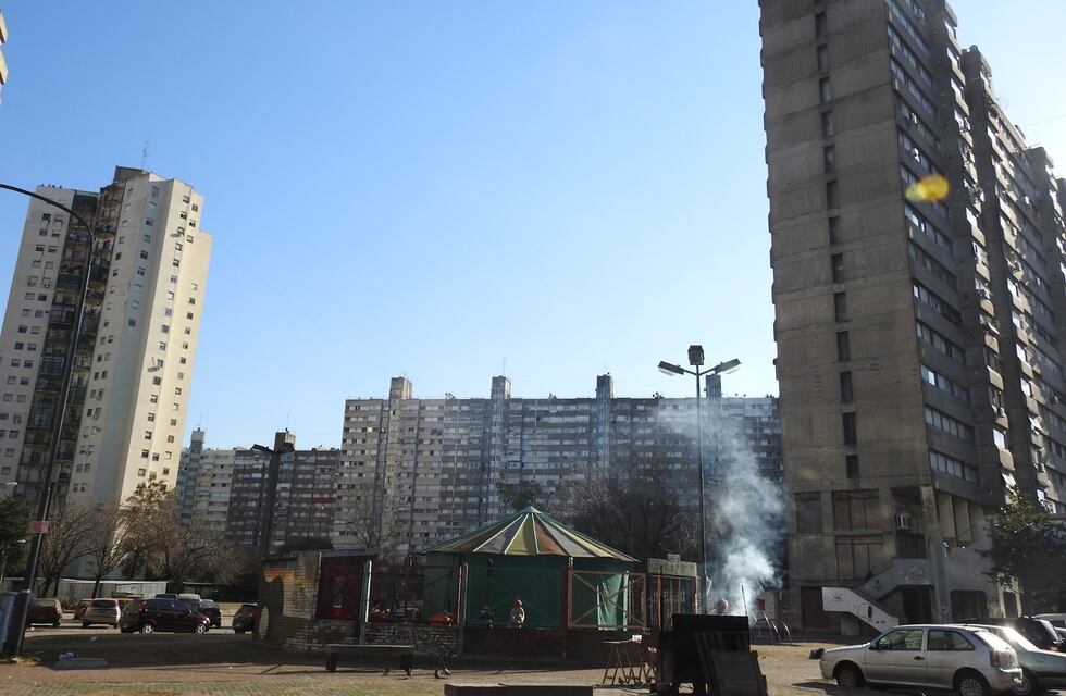 Detuvieron a dos hombres, y un tercero está prófugo, por la violación grupal de una mujer trans