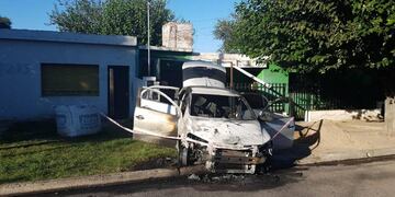 La mujer habría intentado incendiar el auto de su novio (gentileza, La Voz).