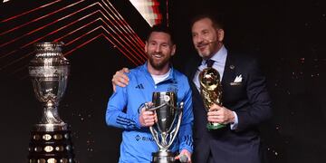 Lionel Messi junto a Alejandro Domínguez.