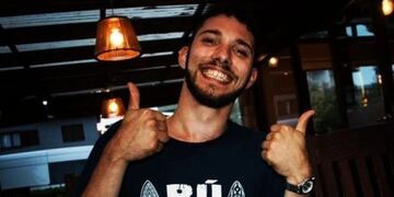 Mateo Torres Mantykow tenía 26 años, repartía volantes para un local de comidas de San Telmo y estaba con dos amigos cuando falleció. El auto que lo atropelló acumula 40 multas por exceso de velocidad y mal estacionamiento.