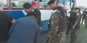 Efectivos realizan el operativo sobre la ruta 3 a la altura de La Matanza.
