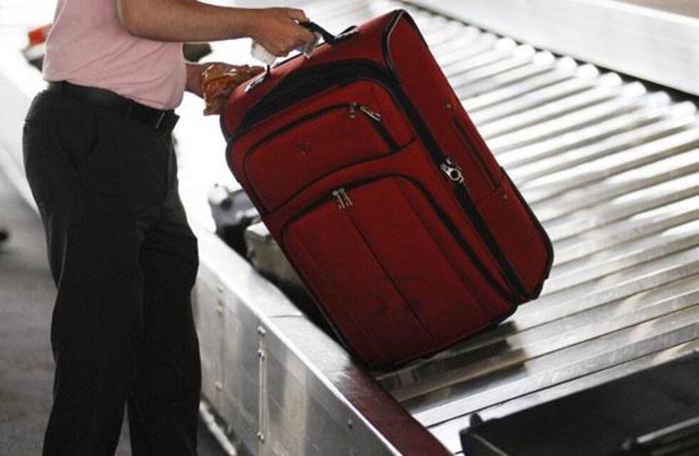 Macabro hallazgo: un asesino llevaba dos cuerpos dentro de una valija