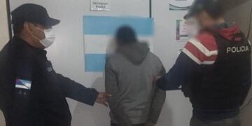 Entre las pertenencias, los acusados poseían el aparato electrónico que fe identificado por la dueña.