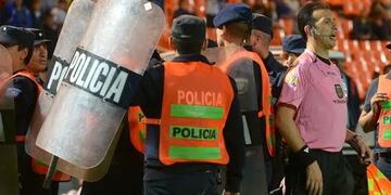 La Liga Mendocina de Fútbol dispuso, que los árbitros de Primera División, inferiores e infantiles tendrán custodia policial ante los hechos de violencias se vienen registrando.