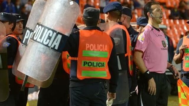 La Liga Mendocina de Fútbol dispuso, que los árbitros de Primera División, inferiores e infantiles tendrán custodia policial ante los hechos de violencias se vienen registrando.