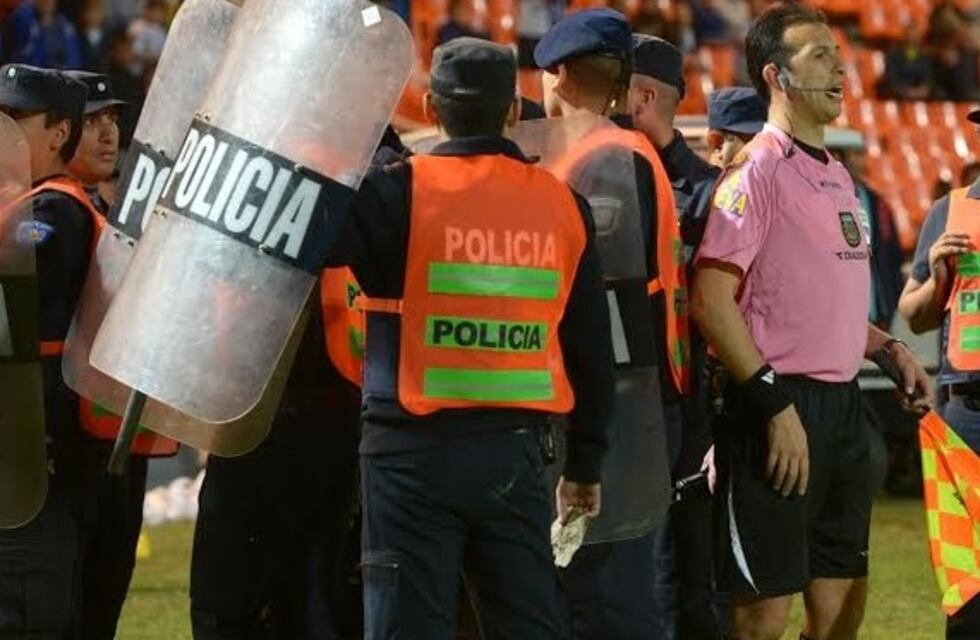 Violencia en el fútbol: pondrán custodia personal a los árbitros en Primera, inferiores e infantiles