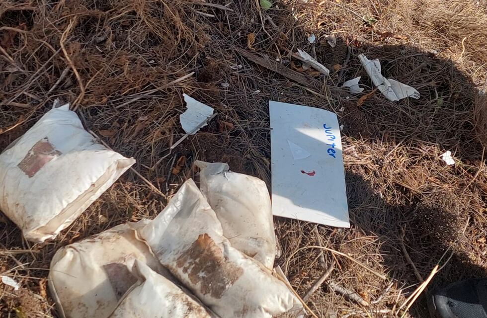 Investigan la aparición de bolsas con una “sustancia blanca”, escondidas en el cementerio de San Vicente