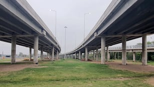 Un hombre falleció luego de ser embestido y caer por la avenida Circunvalación.