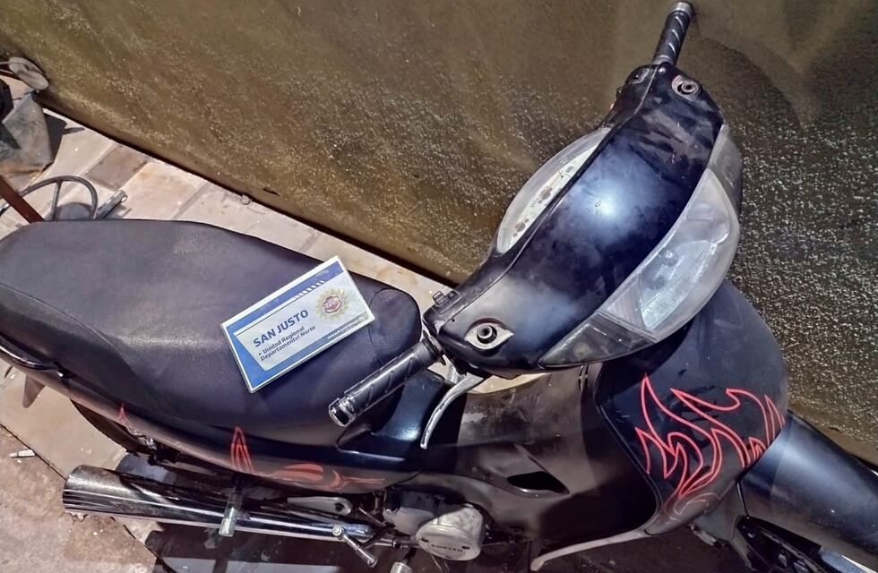 Arroyito: circulaba en moto sin casco en contramano y fue detenido por la Policía