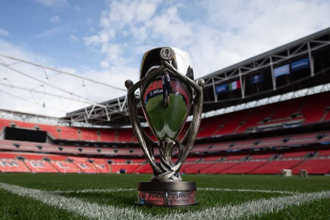 El trofeo que levantará el ganador de la Finalissima (FIFA)