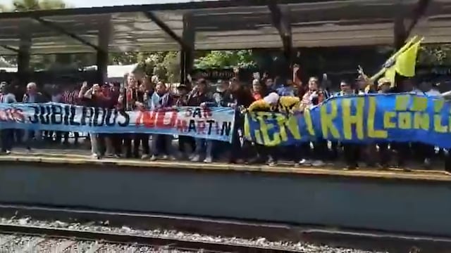 Las hinchadas se unieron y marcharon junto a los jubilados.