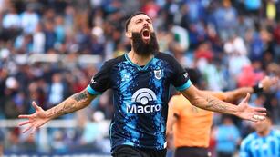 El atacante de Gimnasia y Esgrima de Jujuy Alejandro Quintana buscará repetir su grito de gol este domingo en San Martín.