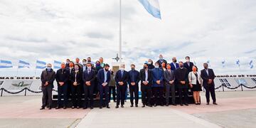 El Presidente visitó el Monumento a los Héroes de Malvinas en su visita a la ciudad de Río Grande