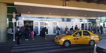 Aeropuerto de Córdoba. Una amenaza de bomba tuvo en vilo a los pasajeros. (Foto / Nicolás Bravo)