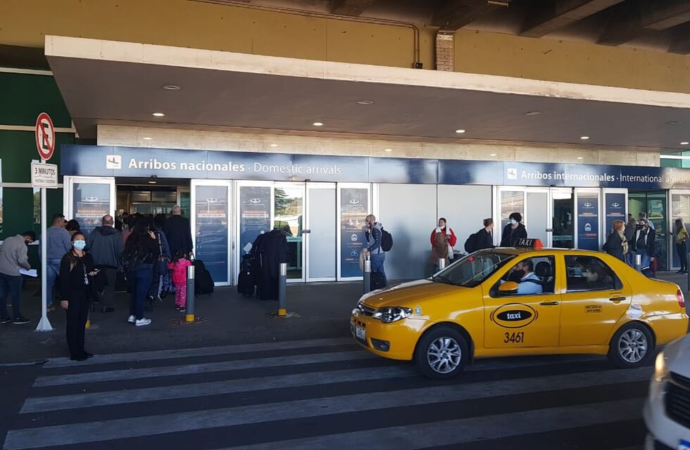 Córdoba: fue a buscar una pasajera al Aeropuerto y un taxista lo golpeó salvajemente