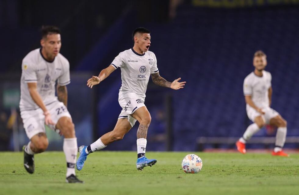 Gran partido de Navarro en la victoria de la “T” frente a Boca