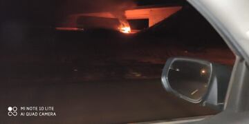 Un camión se incendió en la entrada de Loreto