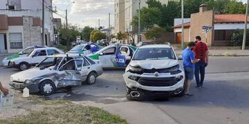 Una mujer fue hospitalizada como producto de un violento choque