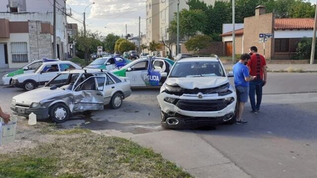 Una mujer fue hospitalizada como producto de un violento choque