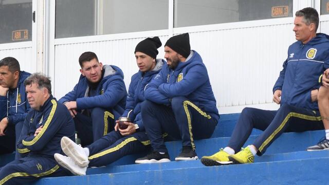 El exfutbolista de 38 años fue a ver el partido de reserva en el predio de Arroyo Seco.