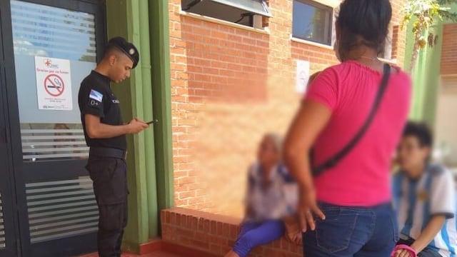 Policías de Eldorado auxiliaron a una niña que se golpeó la cabeza y se desmayó.