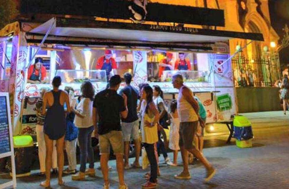 Licitación de espacios públicos para Food Trucks