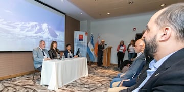 Urquiza: “Debemos incorporar a la Antártida en nuestra agenda cotidiana”