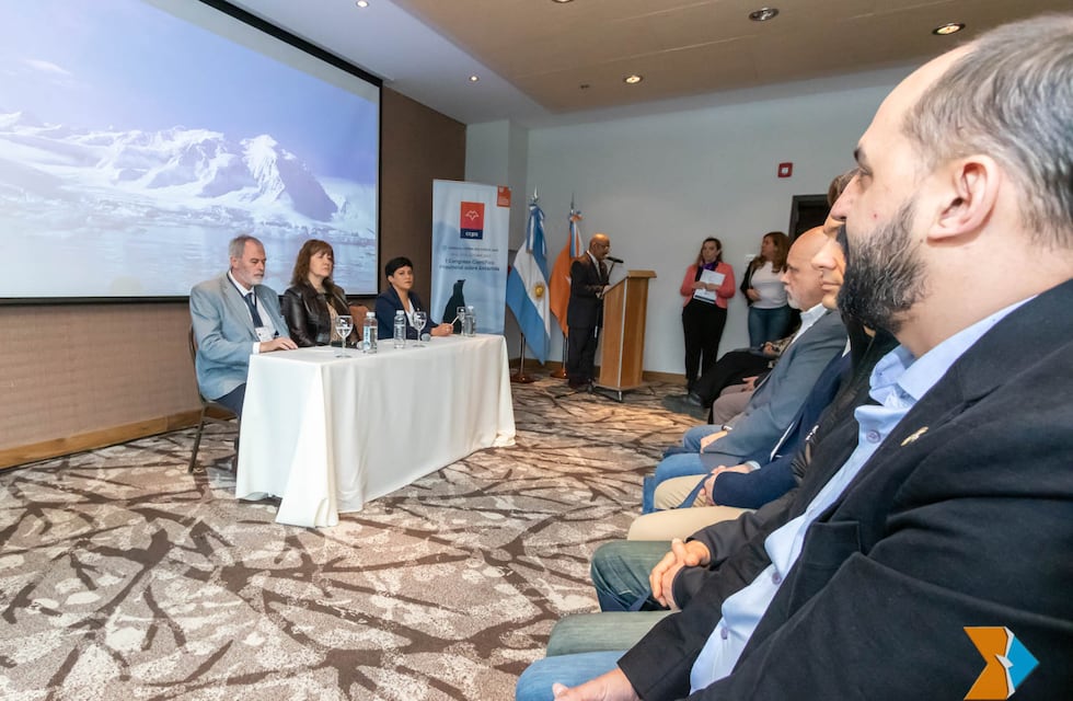 Urquiza: “Debemos incorporar a la Antártida en nuestra agenda cotidiana”