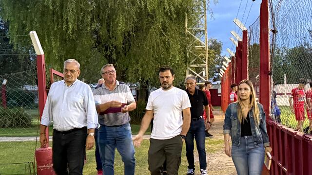 Alcides Calvo, Heriberto Passerino, presidente de Ferrocarril del Estado y Bárbara Chivallero