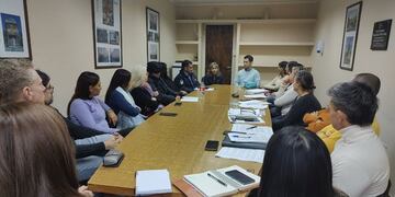 La mesa de trabajo se enfocó en establecer estrategias más humanas en los operativos policiales, en especial en momentos de crisis.