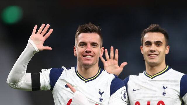 Giovani Lo Celso celabrando un gol junto a Sergio Reguilón en un partido de Premier League entre Tottenham Hotspur y Manchester City. 21 de noviembre 2020.