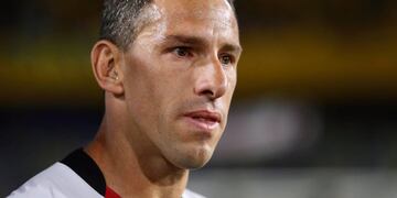 El jugador de 40 años decidió despedirse definitivamente en la penúltima fecha del campeonato.