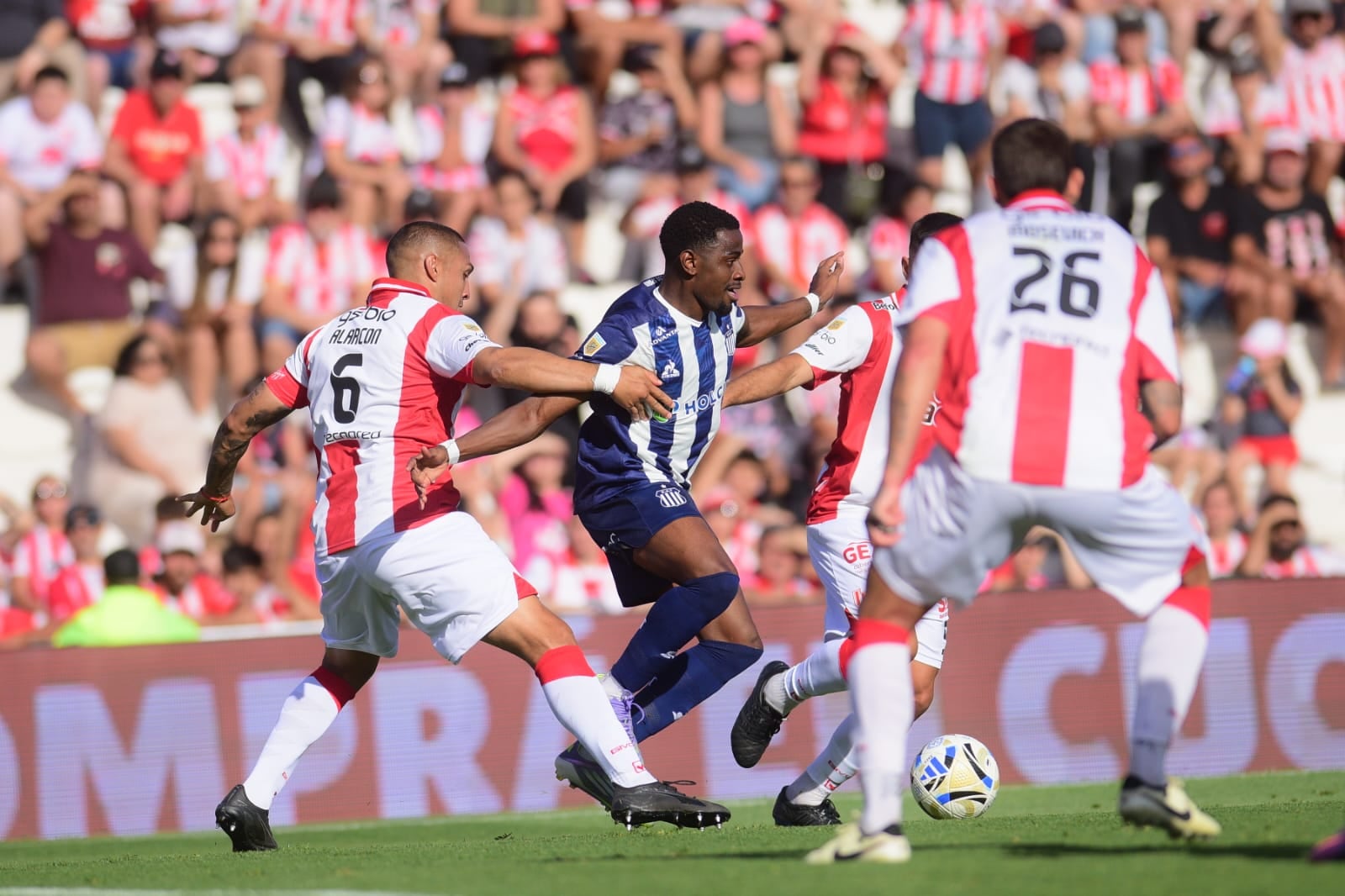 Instituto y Talleres se enfrentaron en el Monumental de Alta Córdoba por la última fecha de la Zona B del Torneo Clausura de la Liga Profesional. (José Gabriel Hernández y Javier Ferreyra / La Voz)