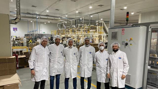 Según el informe oficial se “analizó un plan de inversión para la gran compañía alimenticia”.