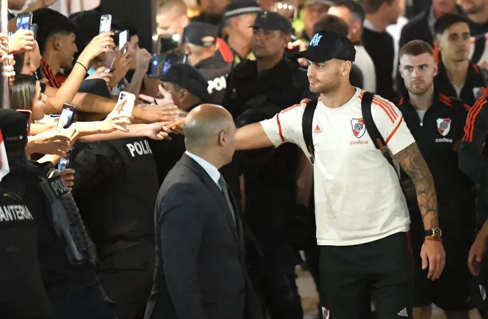 Una multitud recibió a River en Tucumán