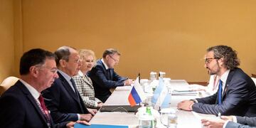 Cafiero mantuvo una reunión bilateral con el ministro de Asuntos Exteriores de la Federación de Rusia, Serguéi Lavrov, a quien le pidió el cese del fuego contra Ucrania.