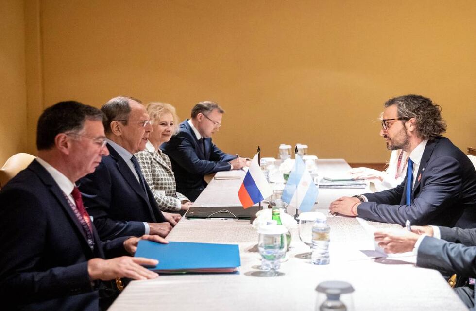 Cafiero les pidió a Rusia y Estados Unidos iniciar urgente un diálogo de paz sobre Ucrania