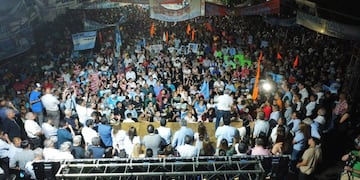Osvaldo Jaldo estuvo acompañado por una multitud, en Juan Bautista Alberdi.