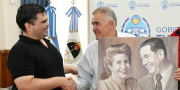 El artista tucumano Bruno Salica le regaló una obra al gobernador Jaldo, en agradecimiento.