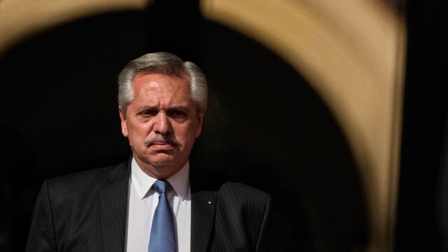 Alberto Fernández insiste con realizar las elecciones primarias, en medio de presiones del kirchnerismo duro. (AP / Archivo)