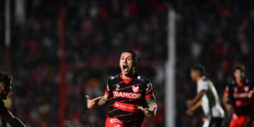 Gol de Giuliano Ceratto para abrir el marcador. Delirio de Instituto (Pedro Castillo / La Voz).