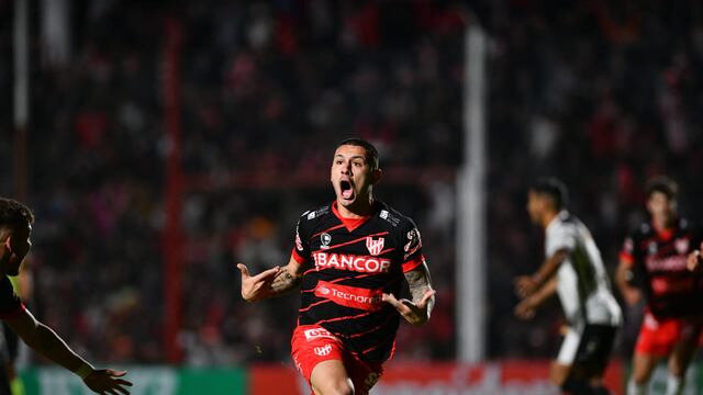 Gol de Giuliano Ceratto para abrir el marcador. Delirio de Instituto (Pedro Castillo / La Voz).