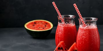 Cómo hacer sandía rellena: la receta de tragos con y sin alcohol para brindar en estas Fiestas