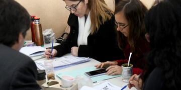 Elecciones en Córdoba 2023. Duplican personal para agilizar el escrutinio definitivo. (Ramiro Pereyra / La Voz)