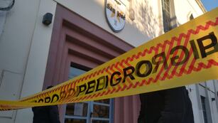 Sentada y manifestación de alumnos, padres e instituciones frente al Colegio San José y el Obispado de Rafaela, por el caso de un abuso sexual a una alumna de 7 años.