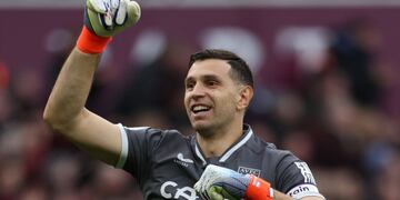 "Dibu" Martínez tuvo otro buen partido este domingo (Foto: Prensa Aston Villa).