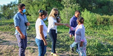 De la recorrida por la Isla participó también el coordinador de Desarrollo Sustentable de la ciudad portuaria Matías Solá y la presidenta y director ejecutivo de la Agencia de Cooperación para el Desarrollo ACERCA, Liliana Jara y Hernán Ramírez.