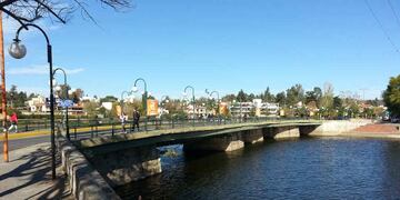 Puentes. Una de las necesidades para mejorar la circulación dentro de Carlos Paz, de cara a los próximos años (La Voz).