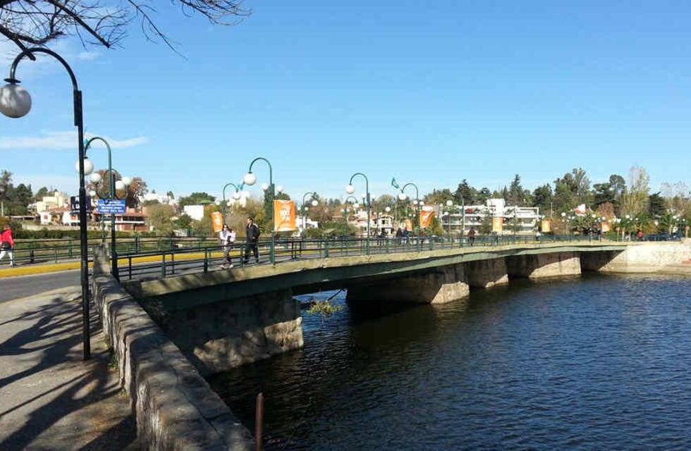 Carlos Paz: un hombre borracho quiso arrojarse de un puente