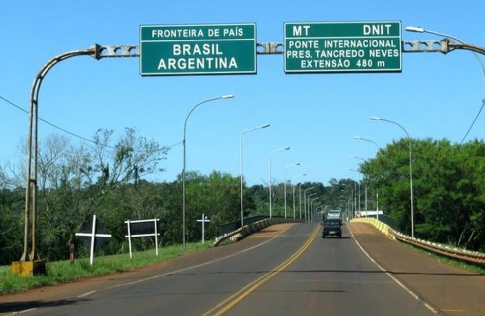 Reabren el paso internacional Tancredo Neves